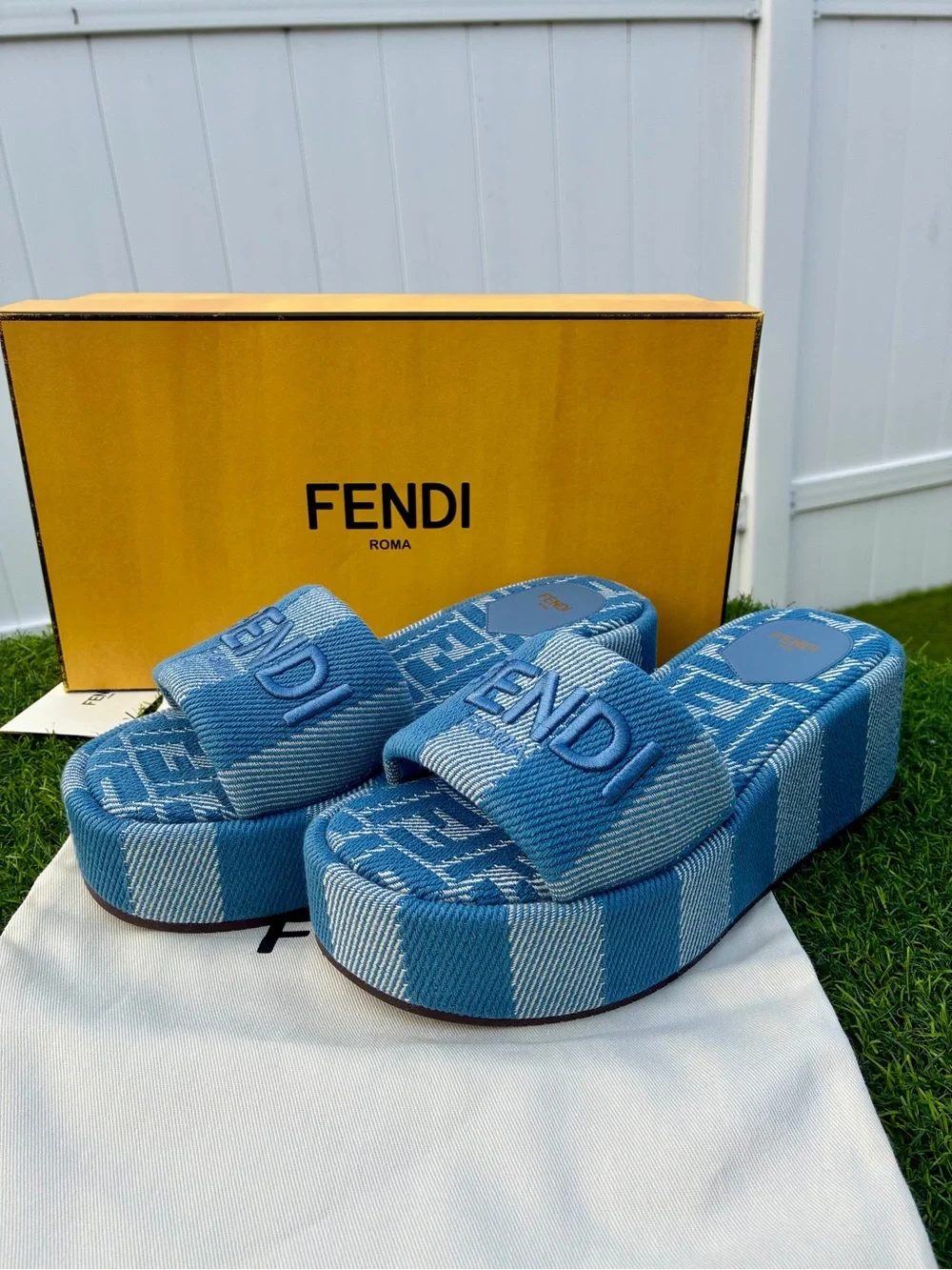 FENDI SUNSHINE STRIPED DENIM PLATFORM SLIDE SANDALS EMBROIDERED LOGO SZ 38.5 NEW